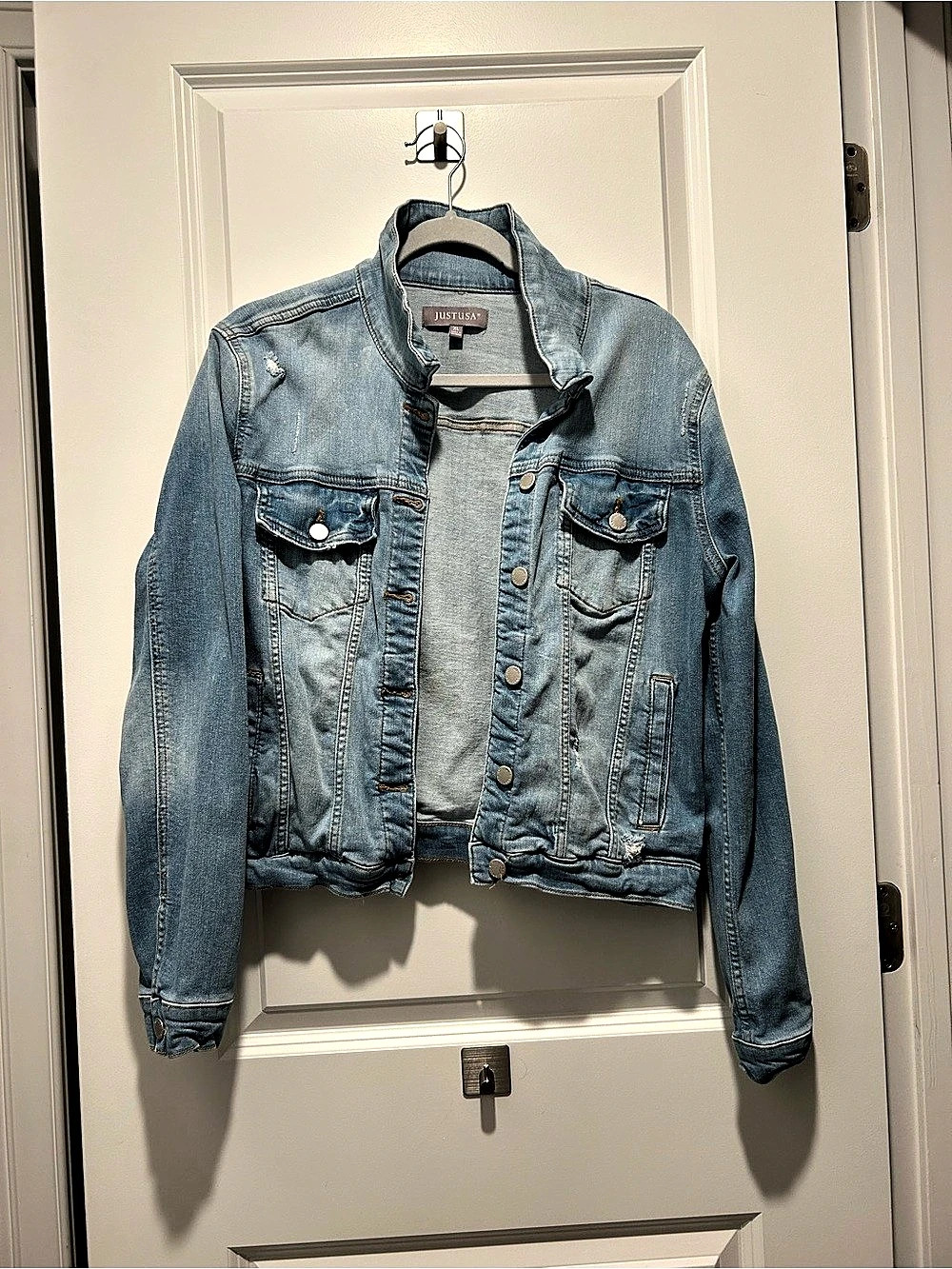 Just USA Denim Jacket Women’s XL Light Wash Distressed Stretch Jean Jacket